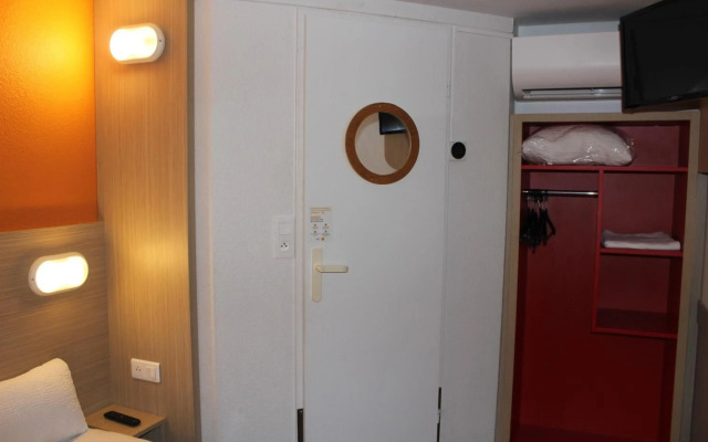 Hotel Première Classe Saint Quentin En Yvelines - Elancourt