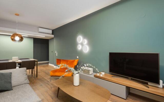 Urban chic 2bdrm aptmt close to the city centre