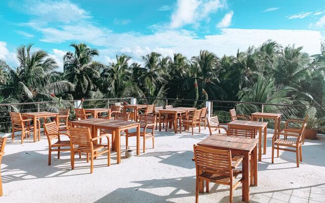 Bliss Dhigurah Hotel