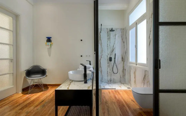 An Outstanding 3 Bdrm Apartment in the Heart of Athens