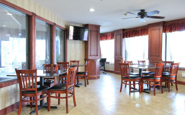 Baymont Inn & Suites Muskegon