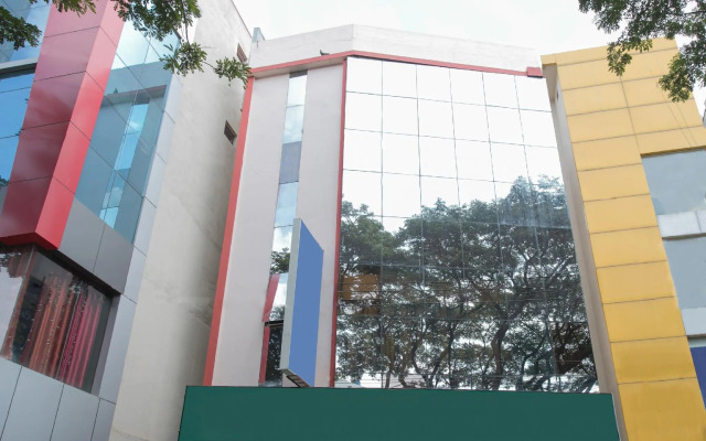 OYO 10293 Rajmahal Comforts