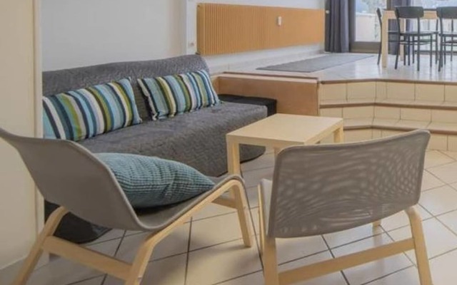 Ponton Private Apartment Near Lake