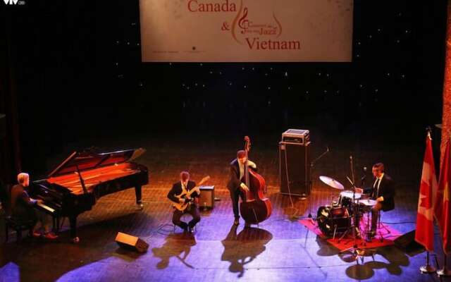 Luxury Apartment in Vinhomes Metropolis