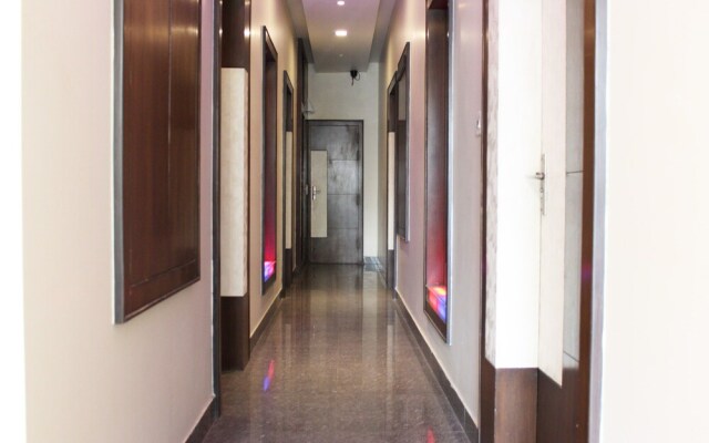 OYO 1884 Hotel Heera Continental