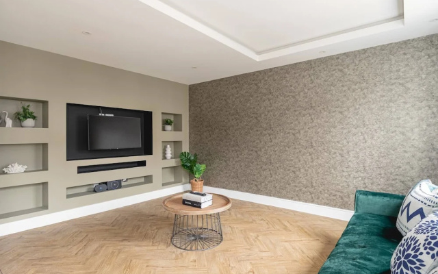 Skyvillion -4bed Cozy Cockfosters Apt Mins To Tube