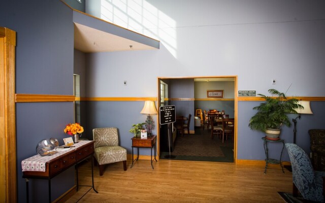 Chisholm Inn & Suites