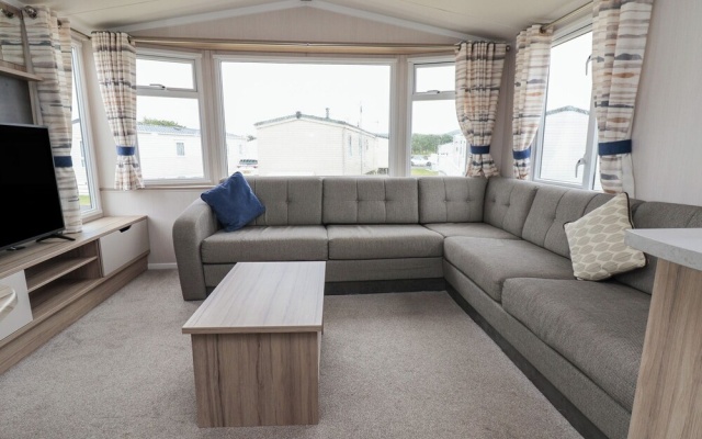 Caravan B8