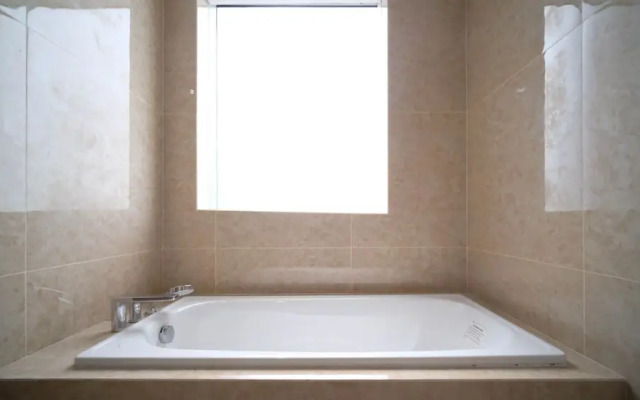 Nice 3Br Connected To Mall At Grand Sungkono Lagoon Apartment