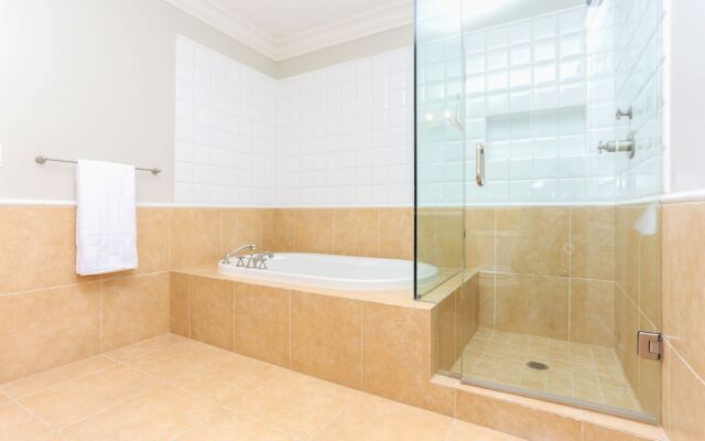 Charming Suite Cypress by Elevate Rooms