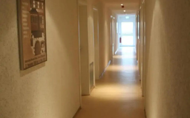 HOTEL RIESENJunior by Trip Inn