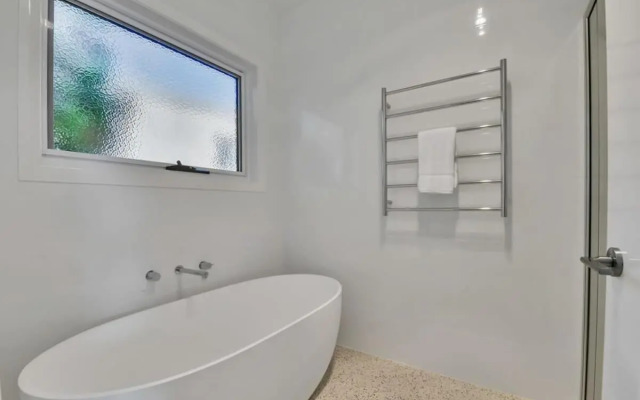 Hideaway on Curran - Modern & Comfy Retreat in CBD Firepit