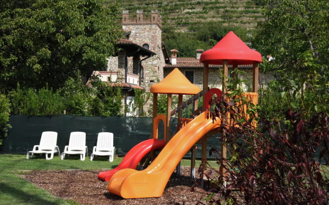 Modern Apartment in Monticelli Brusati with Pool