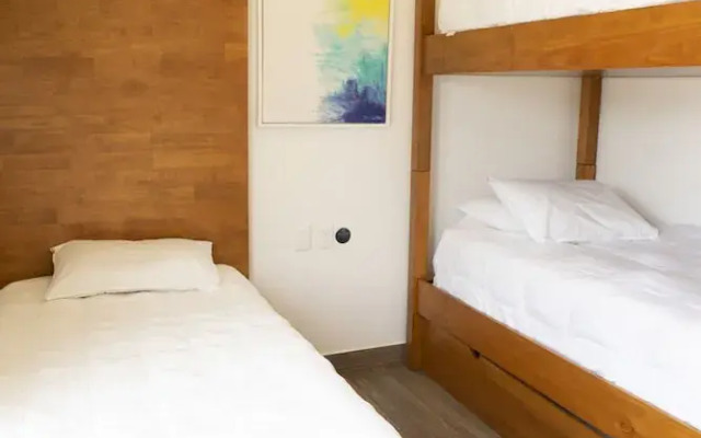 Private Jacuzzi and Balcony in 2-br Villa