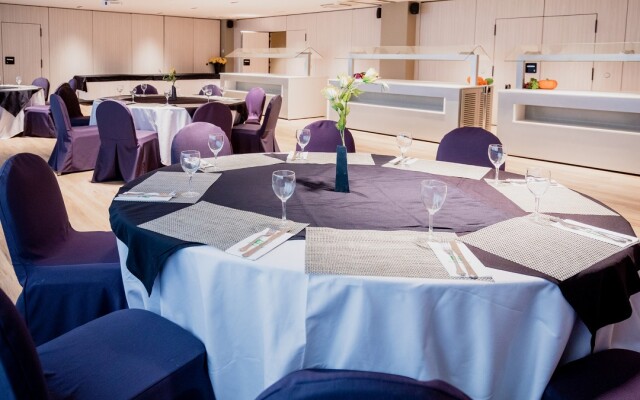 Suites Plaza Hotel & Wellness