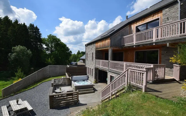 Luxurious Villa in Nadrin Belgium with Sauna & Hot Tub