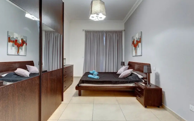 Gorgeous Apartment With Terrace in Fort Cambridge, Pool