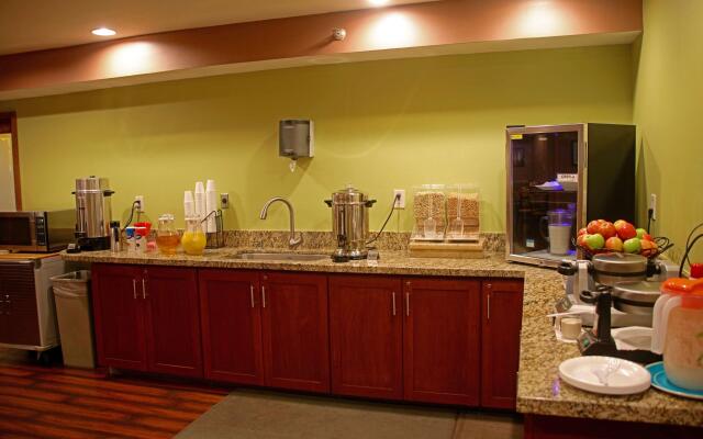 Americas Best Value Inn & Suites Anchorage Airport