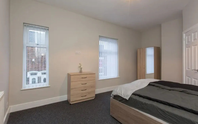 Townhouse @ 66 Rose Street Stoke