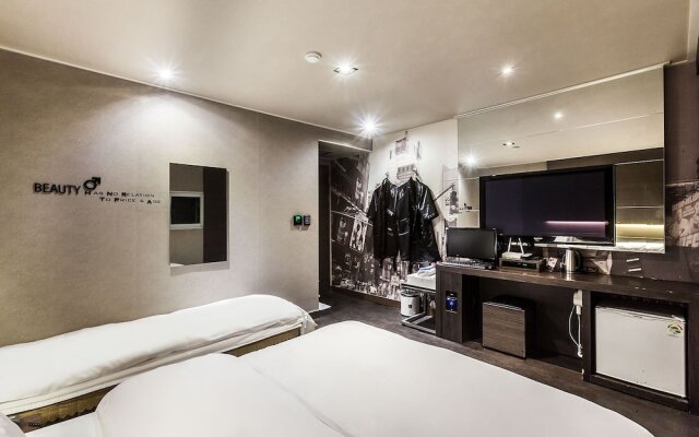 IMT 1 Hotel Wolgot