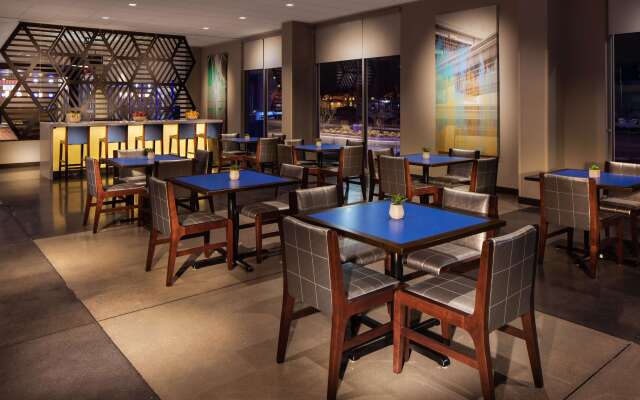 GLō Best Western Lexington