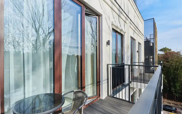 Sea Side Garden by Baltic Home