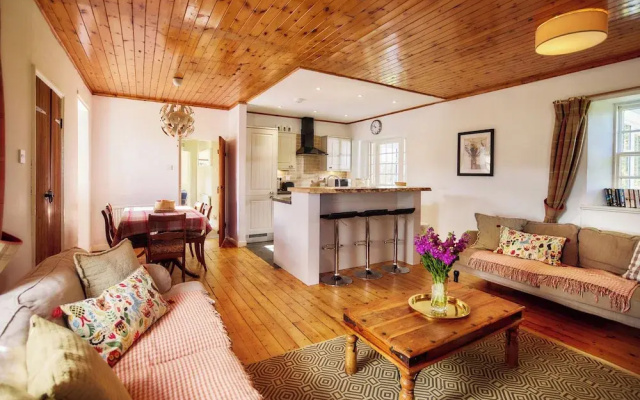 Mauldslie Hill Cottage