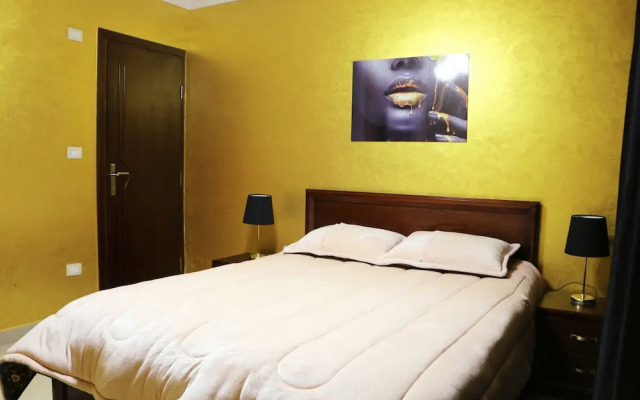 Golden Charming 3-bed Apartment in Cairo