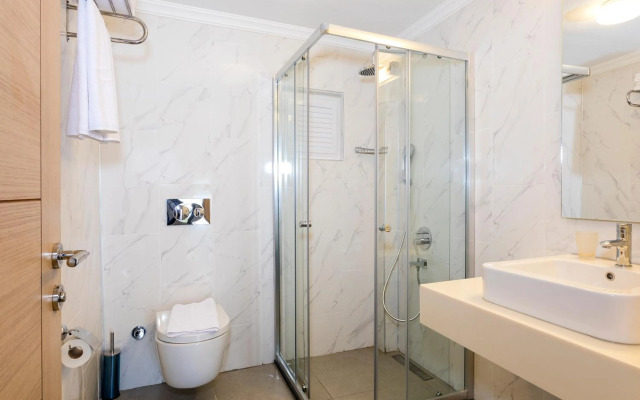 Moonshine Hotel & Suites