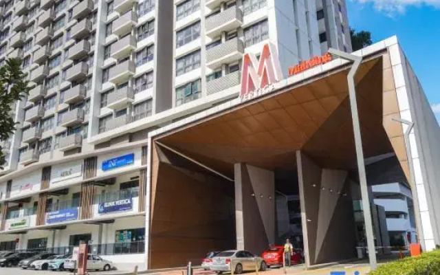 KL Modern Family Suites • 3–4BR • Walk to MRT/Mall • Infinity Pool