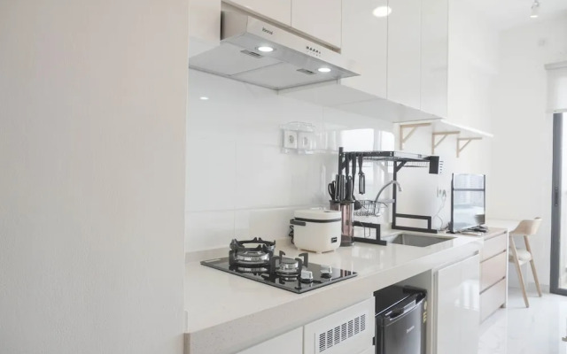 Warm And Cozy Stay Studio At Sky House Bsd Apartment