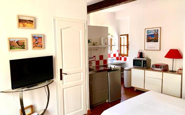 le 1835, studio rouge-Corail