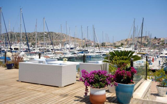 Cesme Marina Konukevi