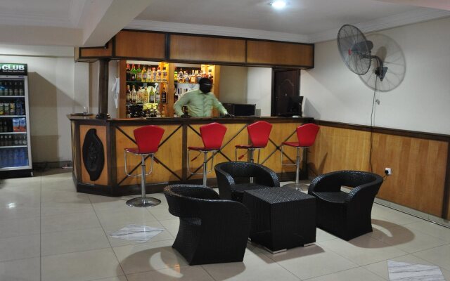 Airport West Hotel