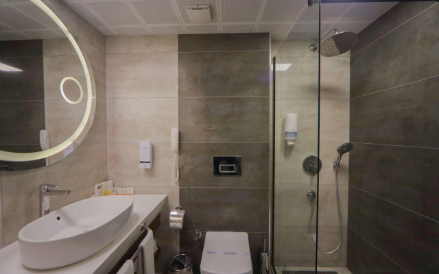 Best Western Plus Khan Hotel