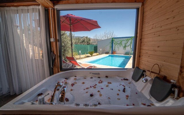 Luxurious Bungalow w Pool and Jacuzzi in Fethiye