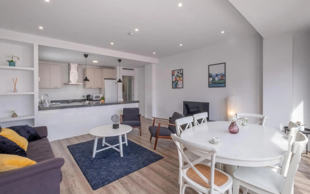 Modern Penthouse with Private Terrace