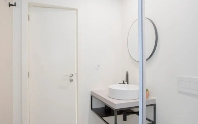 Liiiving in Porto Luxury Beachfront Apartment IV