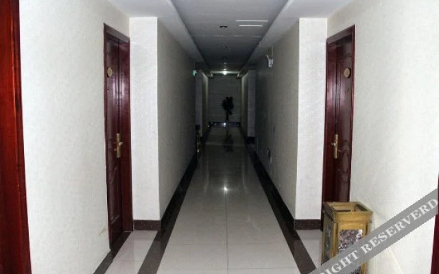 Red Cherry Hotel