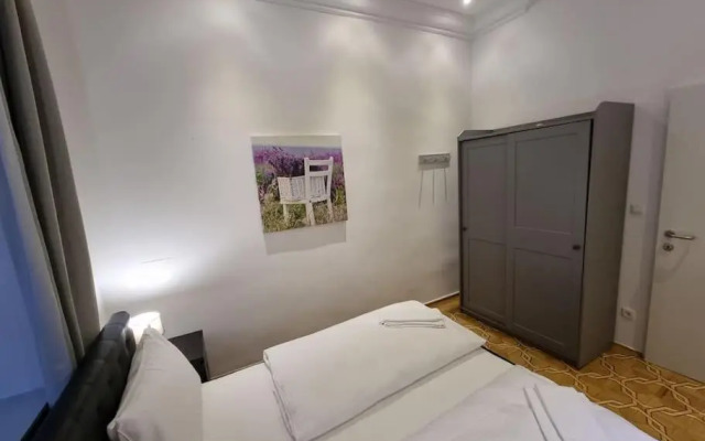 Sissi Royal Suite - Inner City 4 bedroom apartment