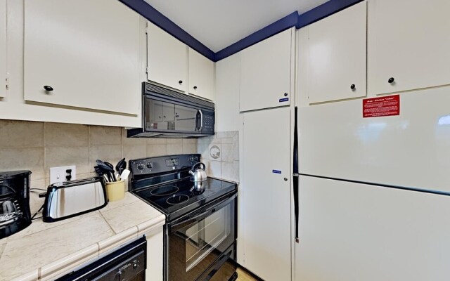 Two Bedroom Units at 1849 Condos with 3 Hot Tubs & Slopeside
