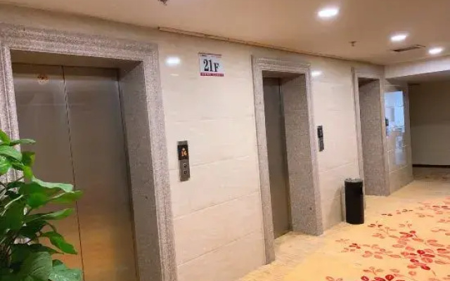 1961 Jishi Smart Hotel (Shijiazhuang New Railway Station)