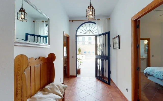 5 Bedroom-privatepool-balcony-sea View-nerja