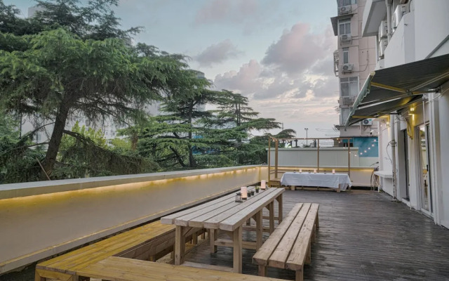 Joy Hongqiao Airport and Railway Hotel