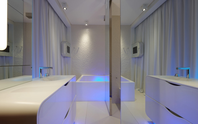 i-Suite Hotel