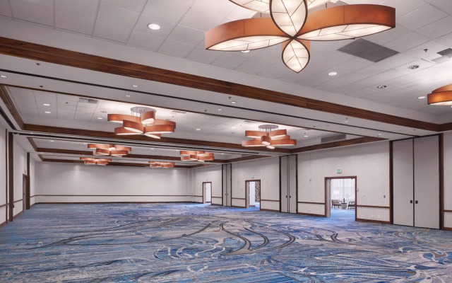 Courtyard by Marriott King Kamehameha's Kona Beach Hotel