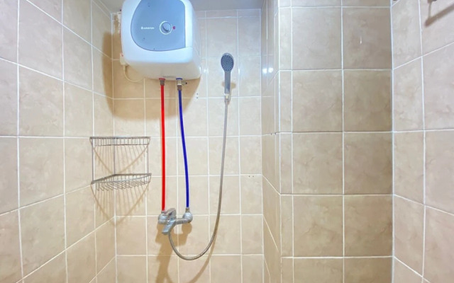 Bright Studio Room at Pinewood Apartment