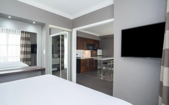 Stage West All-Suite Hotel & Theatre Restaurant