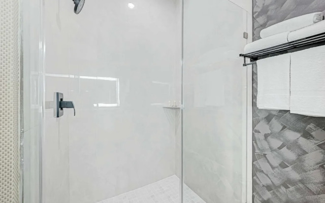 SureStay Hotel by Best Western Houston Southeast