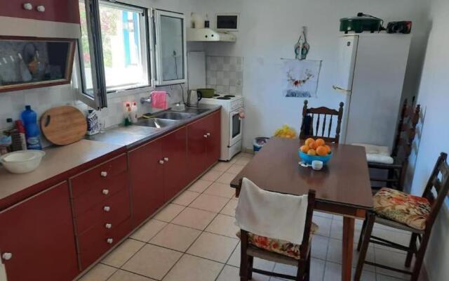 Cozy villa 60 metres away from the beach